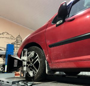 Регулювання розвалу-сходження 3D автомобіля на сучасному стенді в СТО Техностан у Запоріжжі